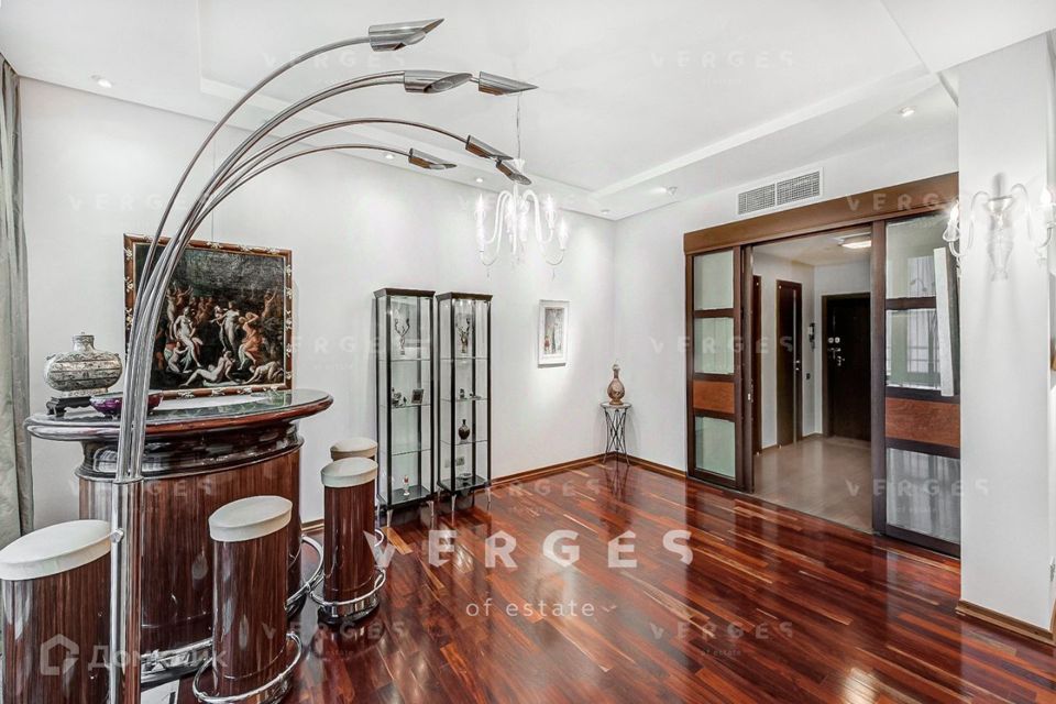 Продаётся 3-комнатная квартира, 169 м²