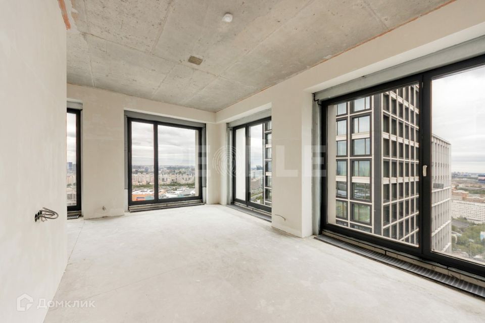 Продаётся 8-комнатная квартира, 241 м²