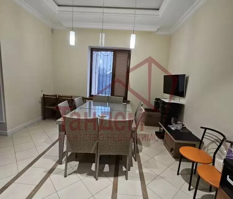 Продаётся 2-этажный дом, 300 м²