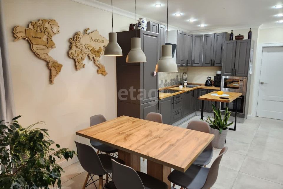 Продаётся 3-комнатная квартира, 96 м²