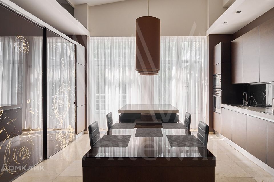Продаётся 5-комнатная квартира, 343 м²