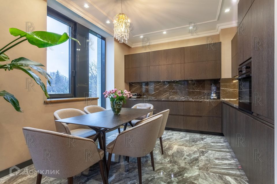 Продаётся 3-комнатная квартира, 101 м²