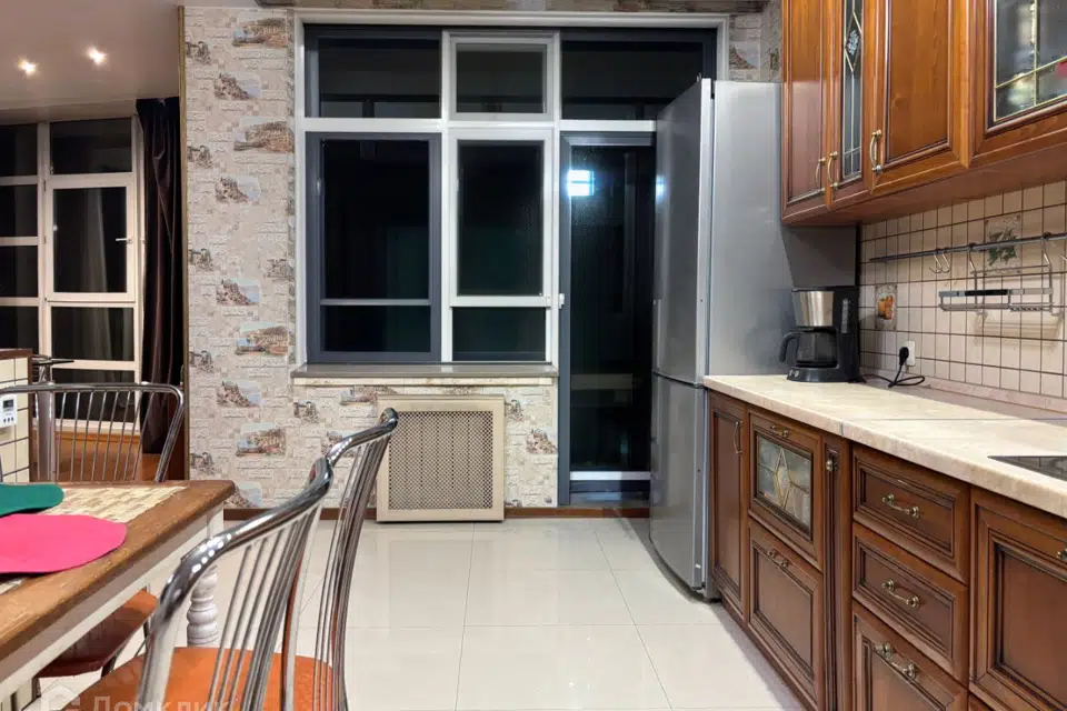 Продаётся 4-комнатная квартира, 150 м²