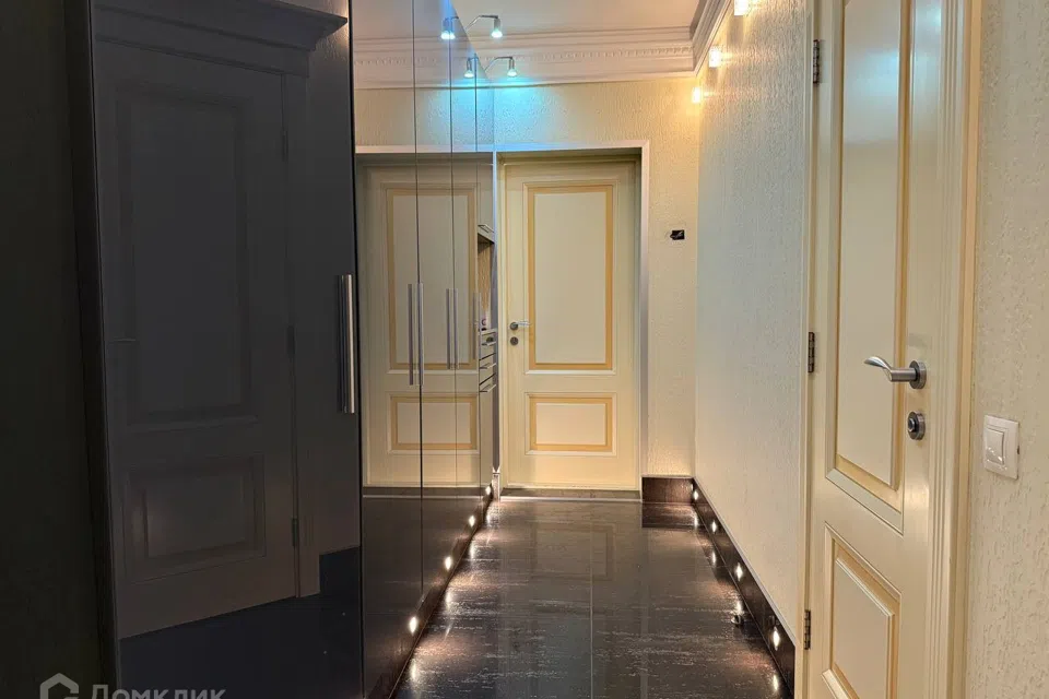 Продаётся 3-комнатная квартира, 124.6 м²