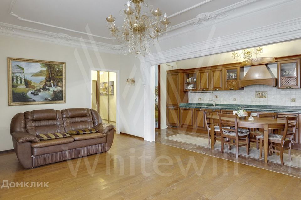 Продаётся 4-комнатная квартира, 144.2 м²