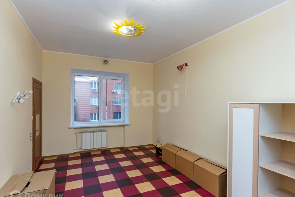Продаётся 2-комнатная квартира, 120.3 м²
