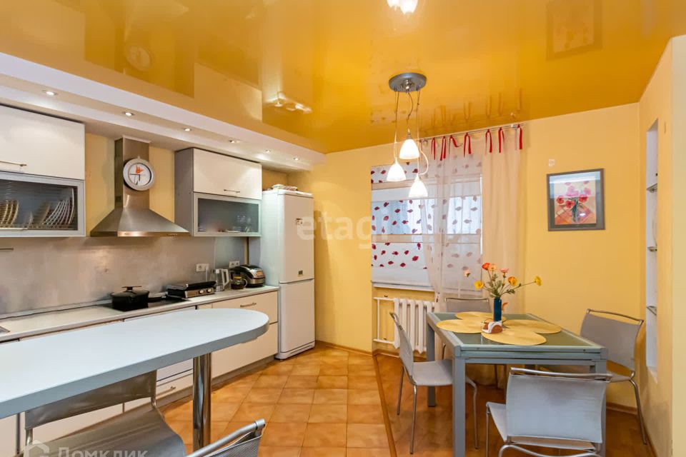 Продаётся 3-комнатная квартира, 114 м²