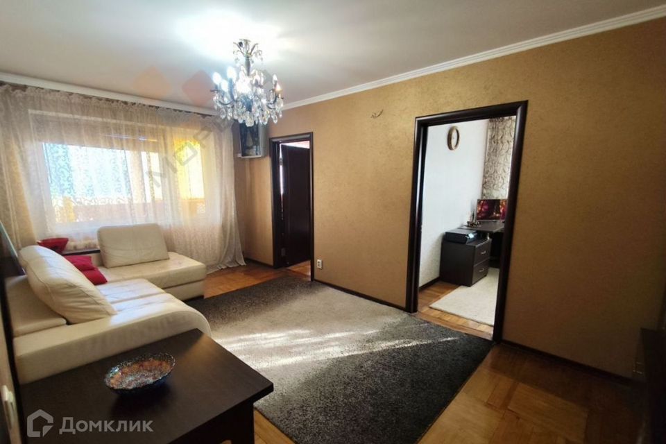 Продаётся 4-комнатная квартира, 60.7 м²