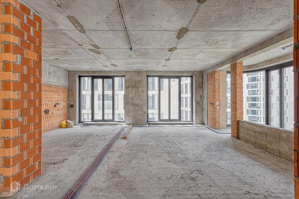 Продаётся 3-комнатная квартира, 142.4 м²