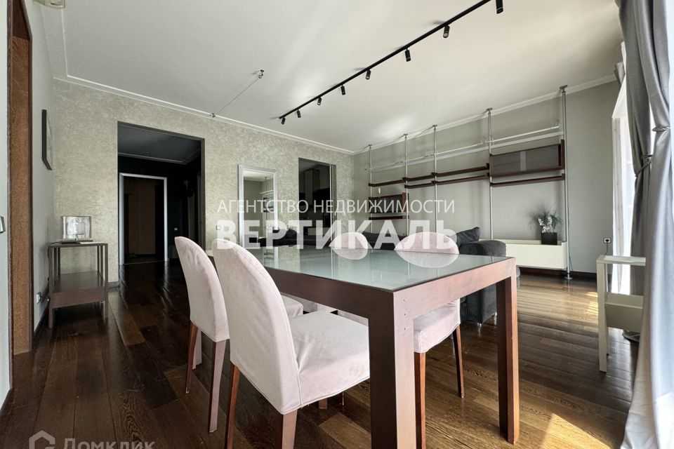 Сдаётся 2-комнатная квартира, 100 м²