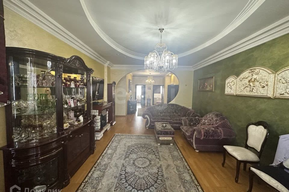 Продаётся 4-комнатная квартира, 147.5 м²