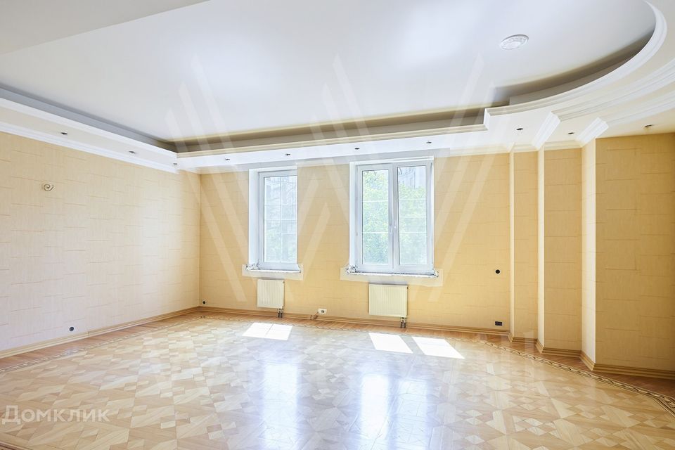 Продаётся 4-комнатная квартира, 194.1 м²