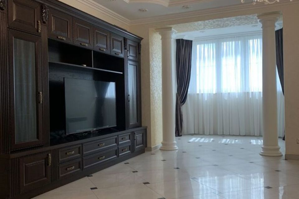 Сдаётся 3-комнатная квартира, 130 м²