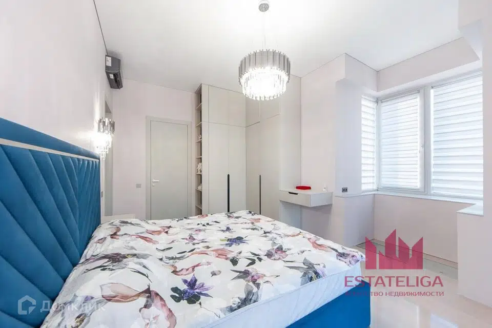 Продаётся 3-комнатная квартира, 113.7 м²