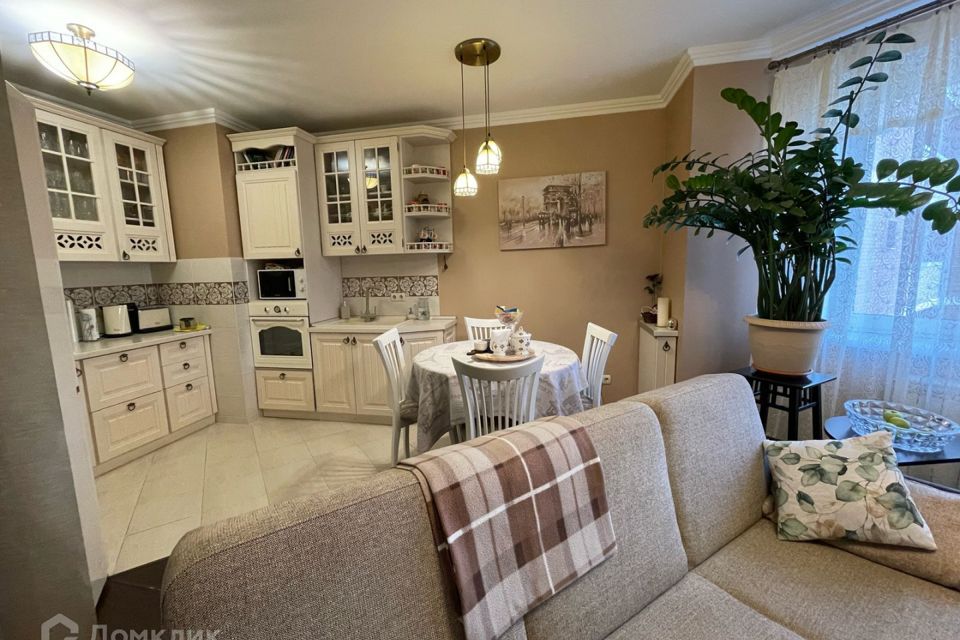 Продаётся 2-комнатная квартира, 57 м²