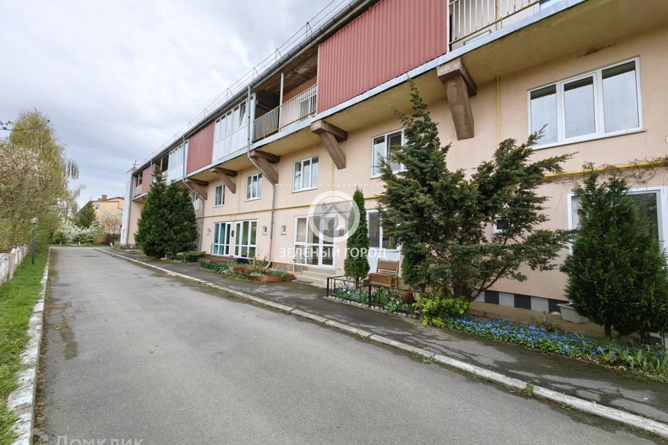 Продаётся 1-комнатная квартира, 42 м²