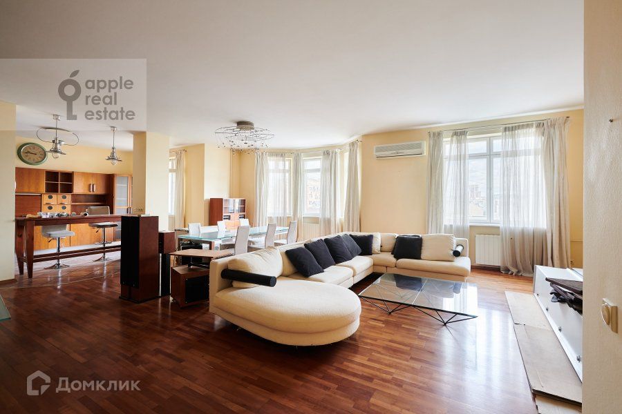Сдаётся 4-комнатная квартира, 240 м²