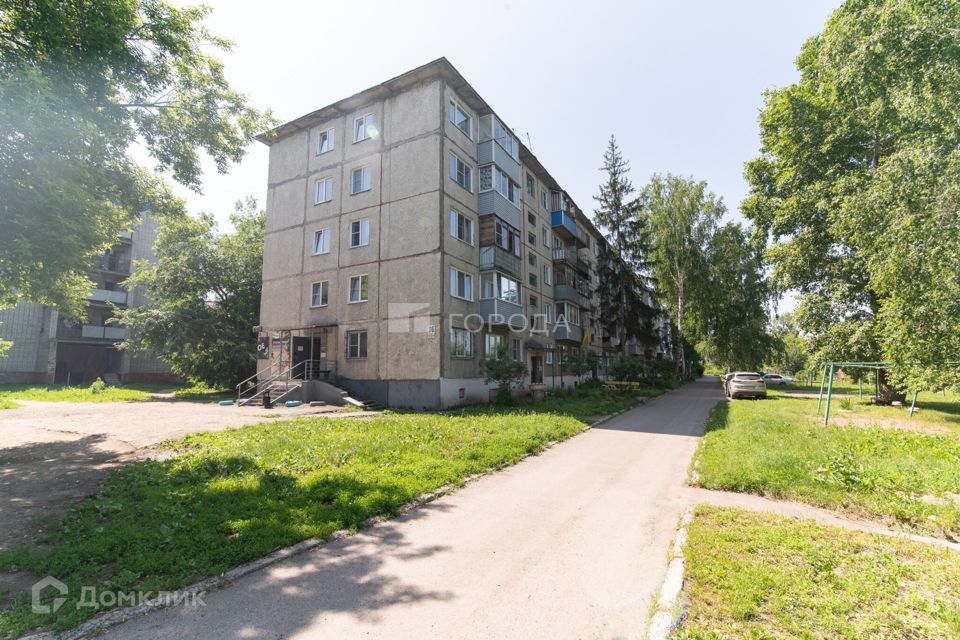 Продаётся 4-комнатная квартира, 62.1 м²