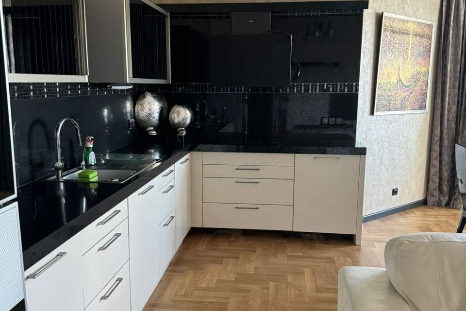 Продаётся 5-комнатная квартира, 145.2 м²