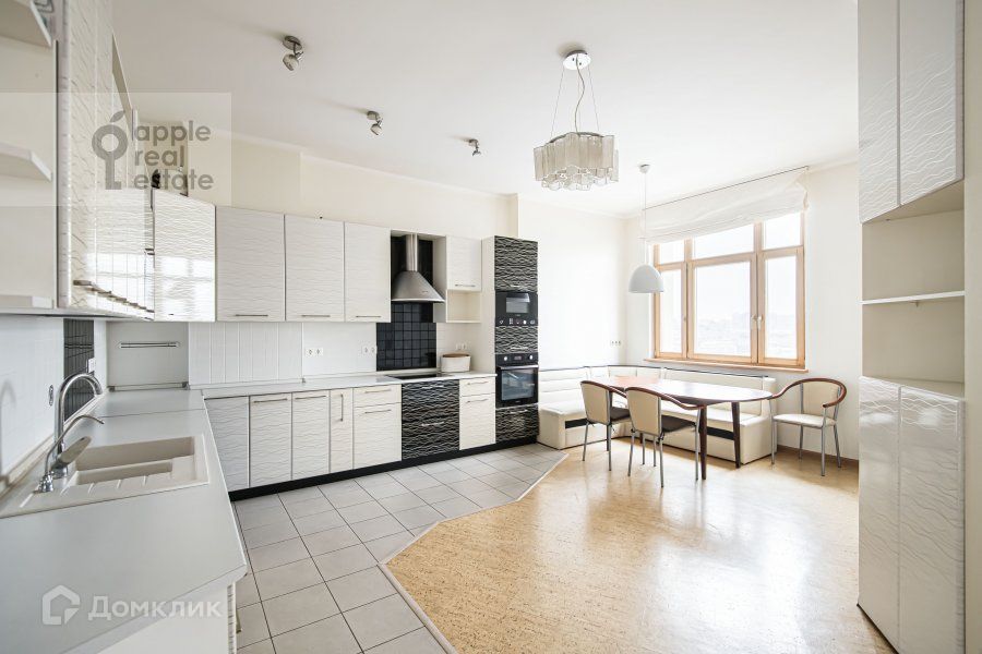 Продаётся 4-комнатная квартира, 130 м²
