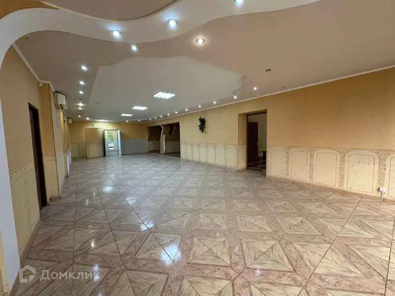 Сдаётся торговое помещение, 87 м²