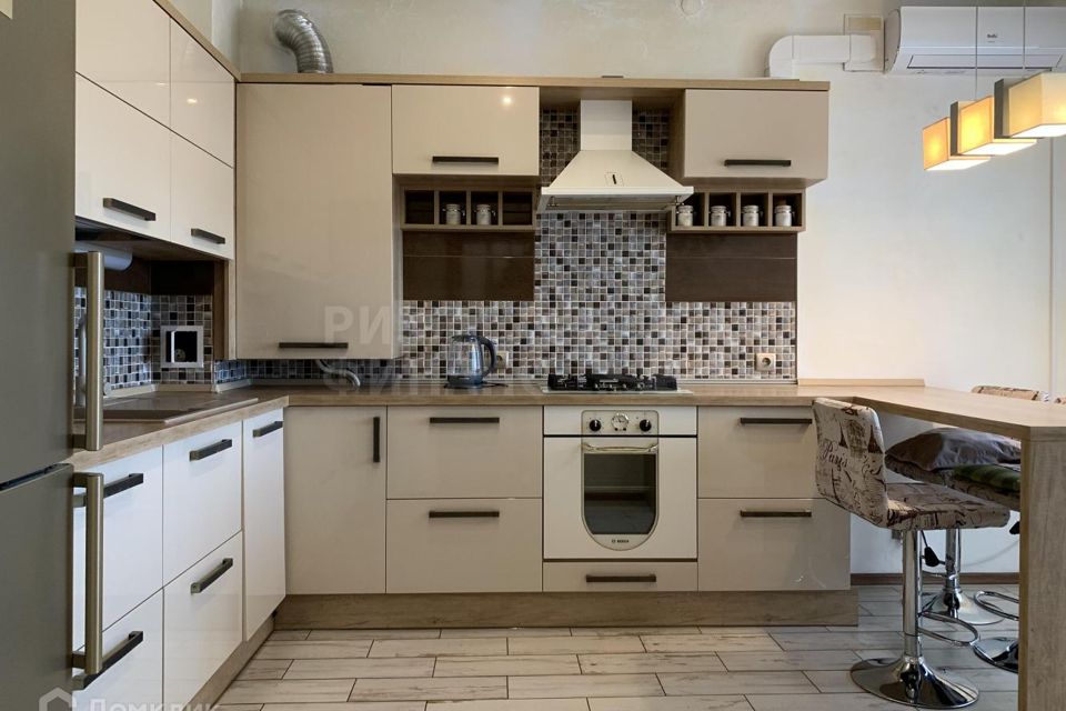 Продаётся 3-комнатная квартира, 159.3 м²