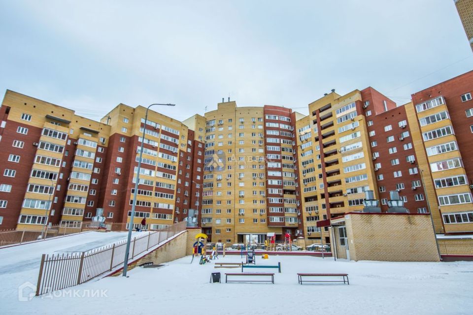 Продаётся 1-комнатная квартира, 63.7 м²
