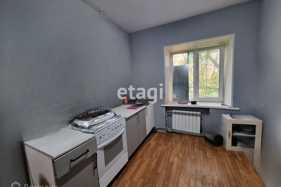 Продаётся комната в 2-комн. квартире, 71.5 м²