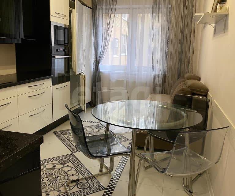 Сдаётся 1-комнатная квартира, 40 м²