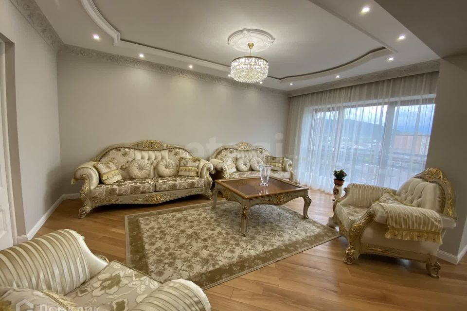 Продаётся 4-комнатная квартира, 157 м²