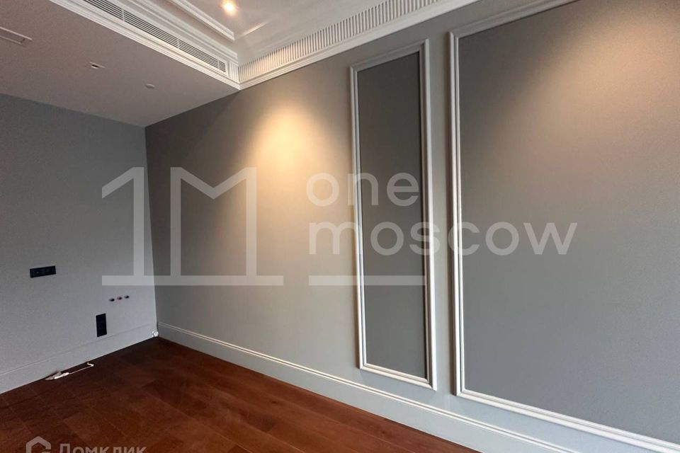 Продаётся 1-комнатная квартира, 74 м²