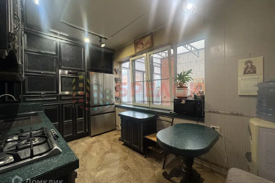 Продаётся 2-этажный дом, 450 м²