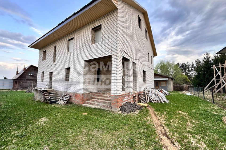 Продаётся 2-этажный дом, 295 м²