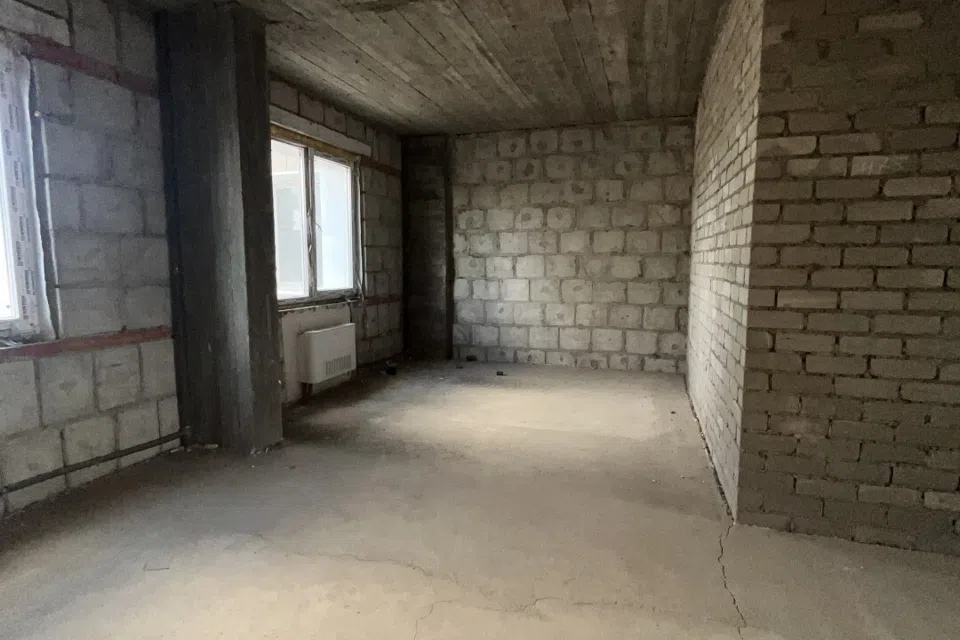 Продаётся 4-комнатная квартира, 191.7 м²