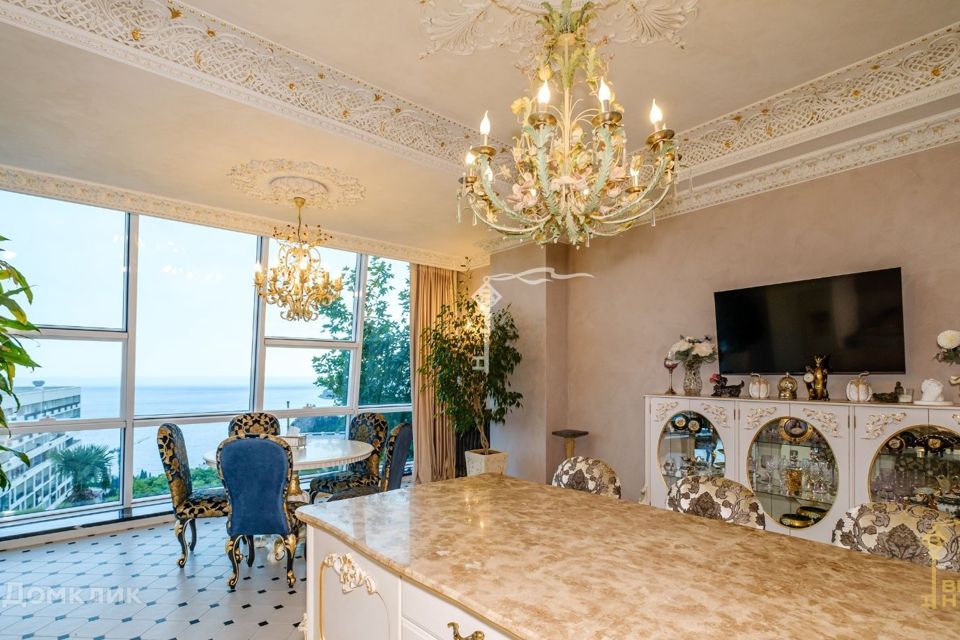 Продаётся 3-комнатная квартира, 147.1 м²