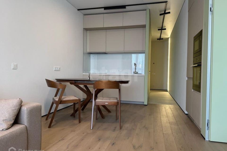 Продаётся 1-комнатная квартира, 42 м²