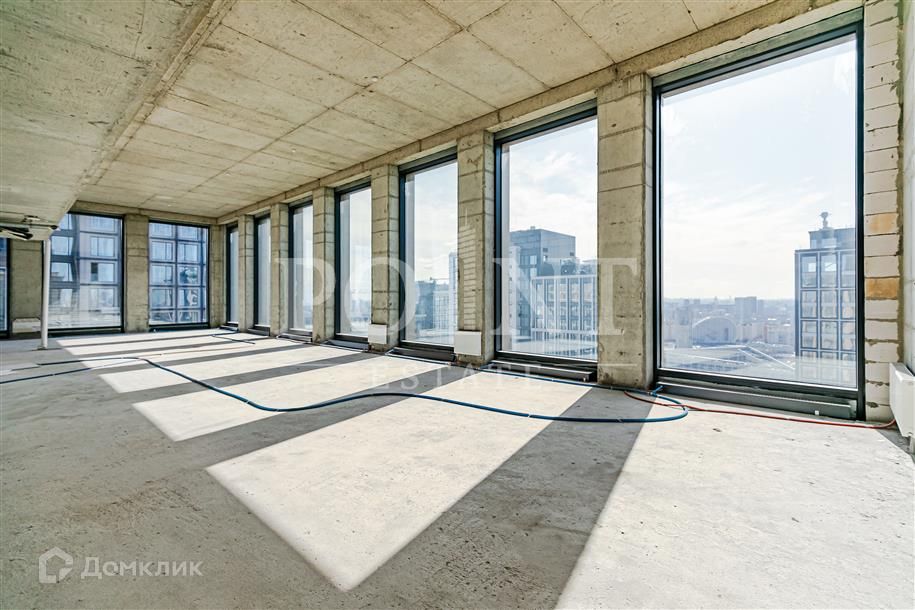 Продаётся 5-комнатная квартира, 187 м²