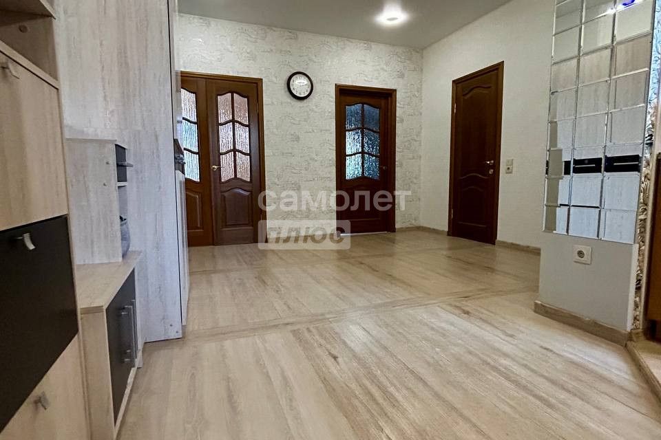 Продаётся 4-комнатная квартира, 105 м²