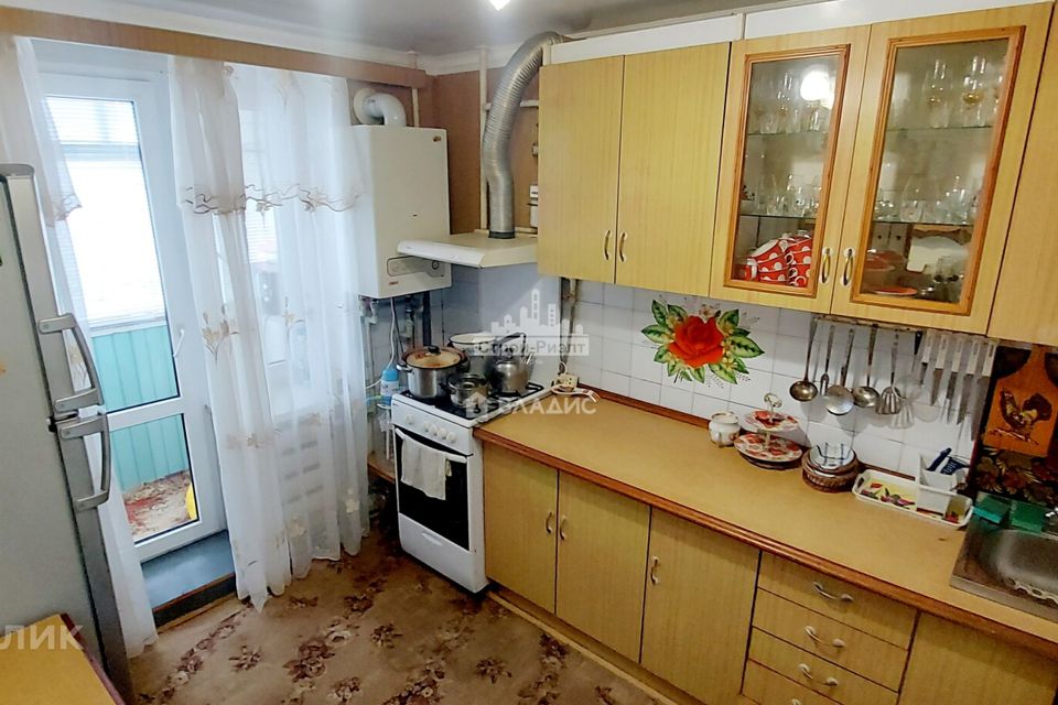 Продаётся 4-комнатная квартира, 82 м²