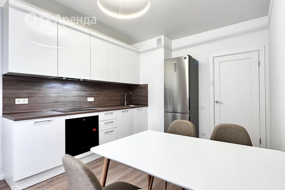 Сдаётся 2-комнатная квартира, 58 м²