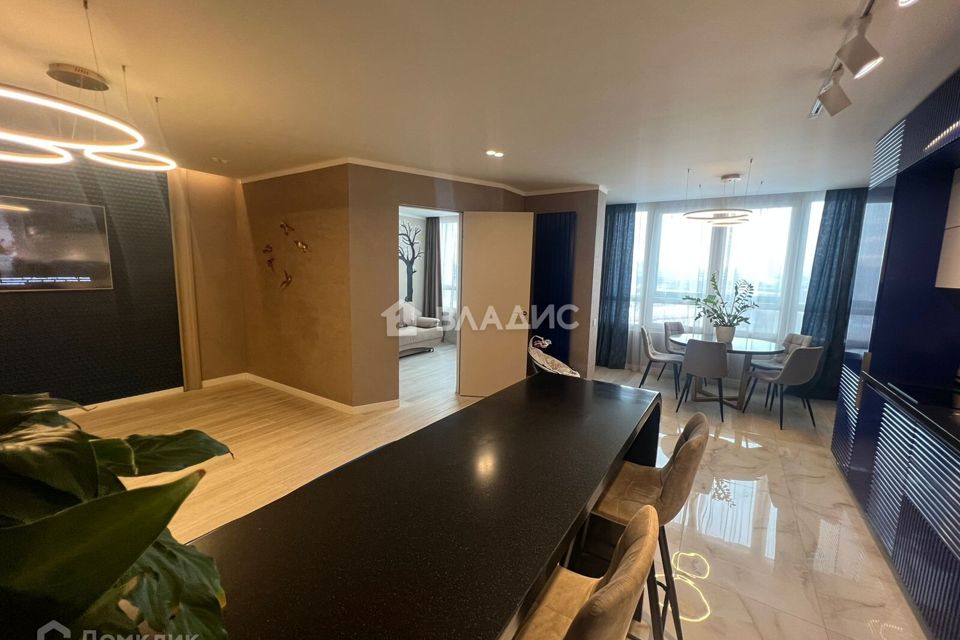 Продаётся 3-комнатная квартира, 110 м²
