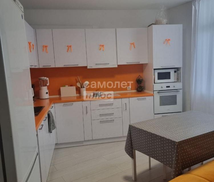 Продаётся 1-комнатная квартира, 53.8 м²