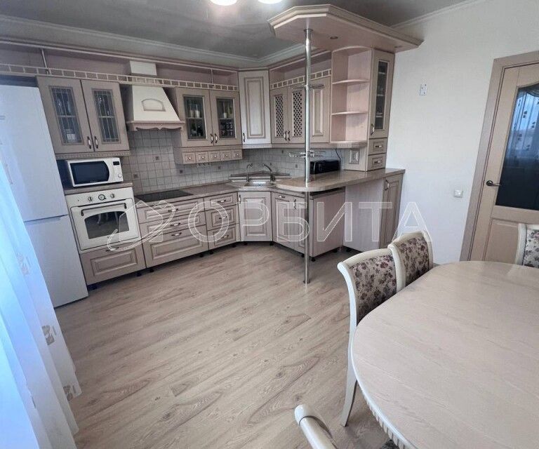 Продаётся 3-комнатная квартира, 112 м²