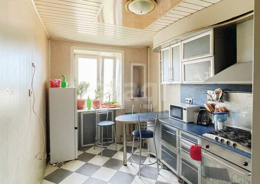 Продаётся 4-комнатная квартира, 77.2 м²
