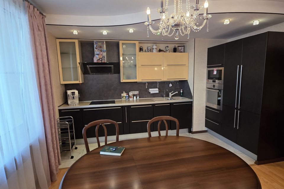 Продаётся 2-комнатная квартира, 92 м²