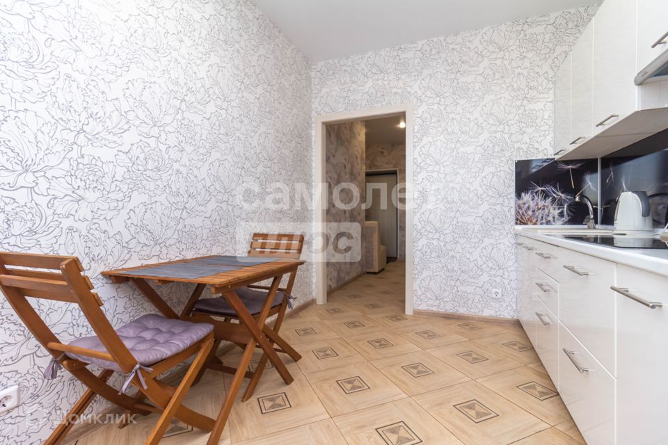 Продаётся 1-комнатная квартира, 42 м²