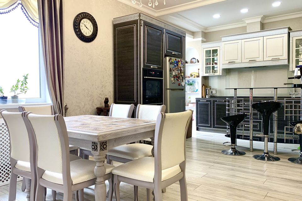 Продаётся 3-комнатная квартира, 93.5 м²