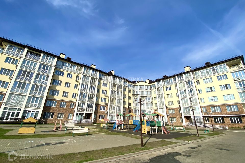 Продаётся 3-комнатная квартира, 101.7 м²
