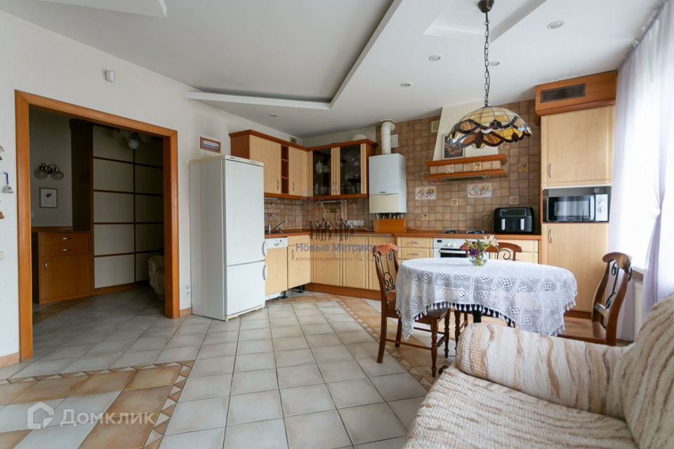 Продаётся 3-комнатная квартира, 138 м²