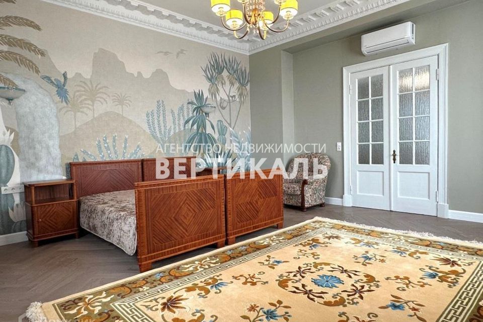 Сдаётся 4-комнатная квартира, 120 м²